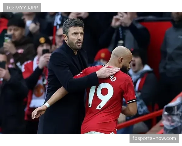 曼联整体失衡问题阶段性显现，个人表现突出未能缓解球队稳定性承压